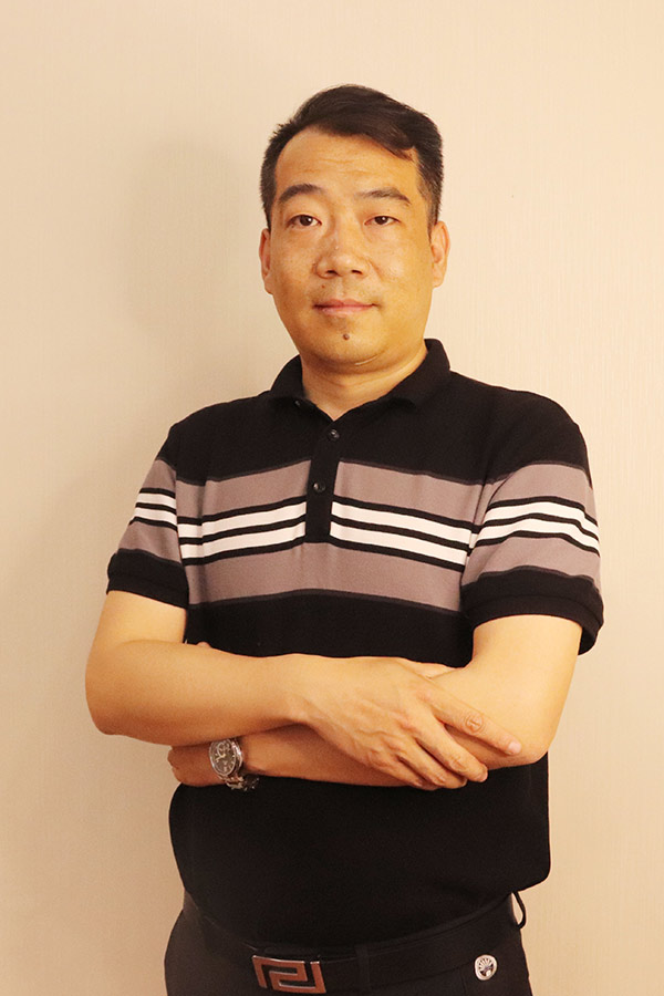 宁陕冯少坤 本科学历,毕业于陕西师范大学