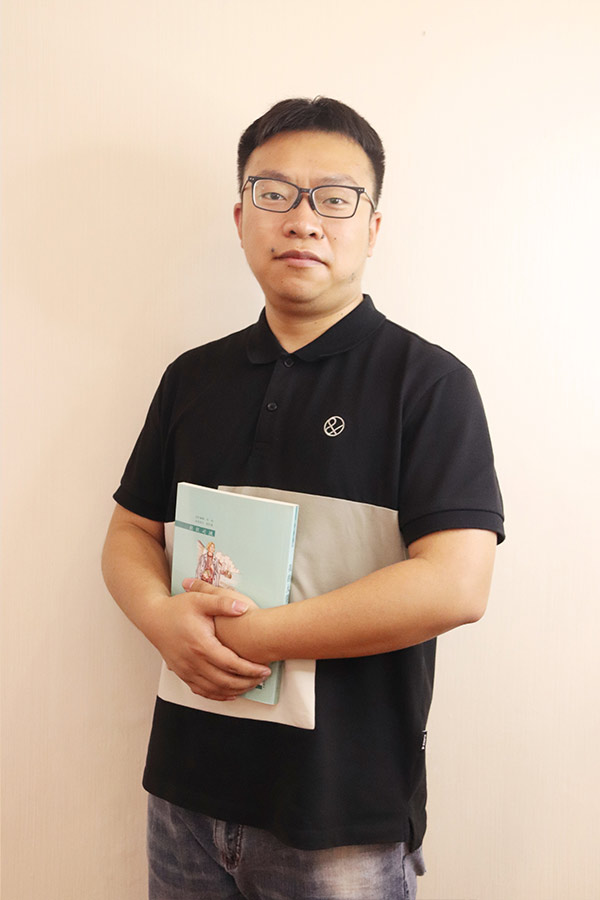 宁陕杨斌 本科学历，毕业于西安航空学院