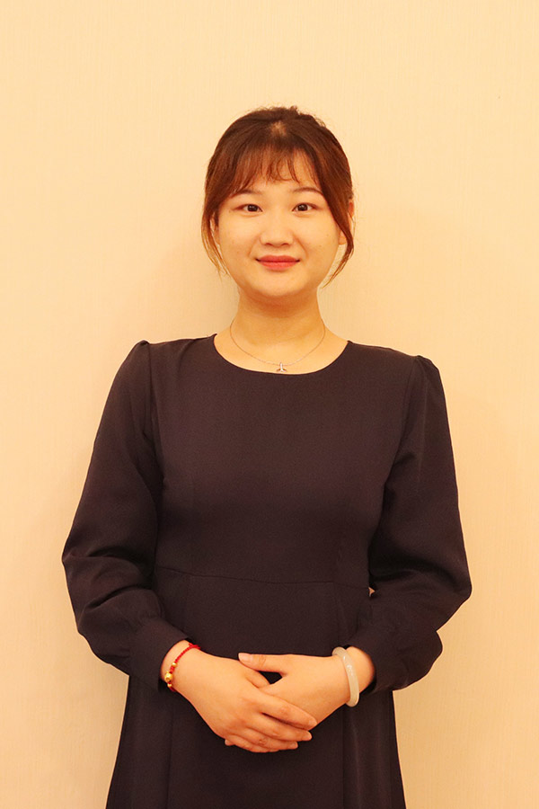 宁陕文哲 本科学历，优秀班主任